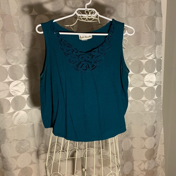 Bundle of XL tanks - Picture 4 of 5